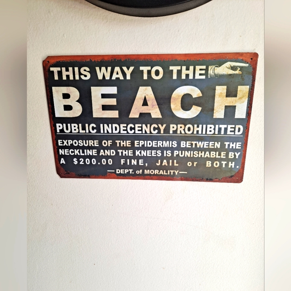 This Way To The Beach Metal Wall Sign